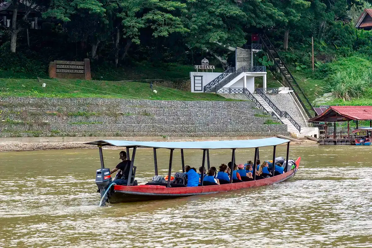 Passengers arriving by river boat at Kuala Tahan after travelling from Kuala Tembeling Jetty