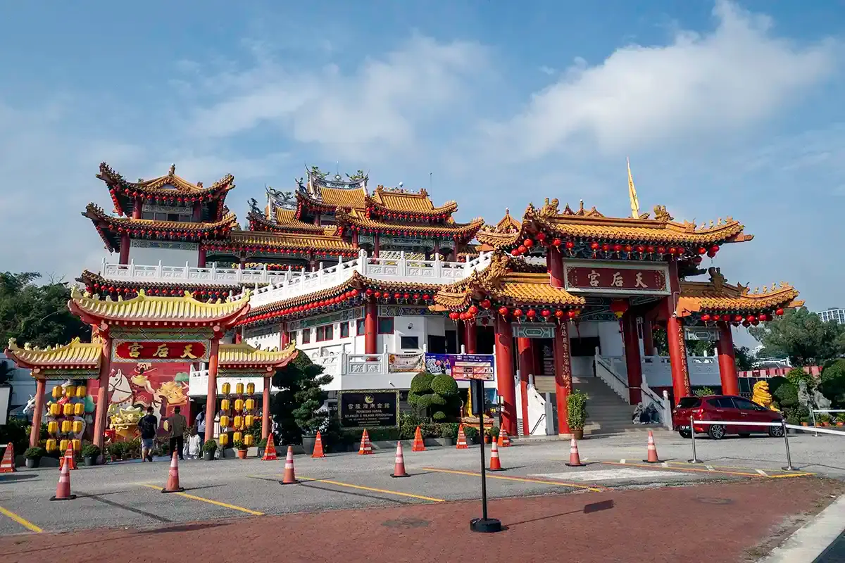 Thean Hou Temple in Kuala Lumpur, with its red columns, tiered roofs and lantern decorations.