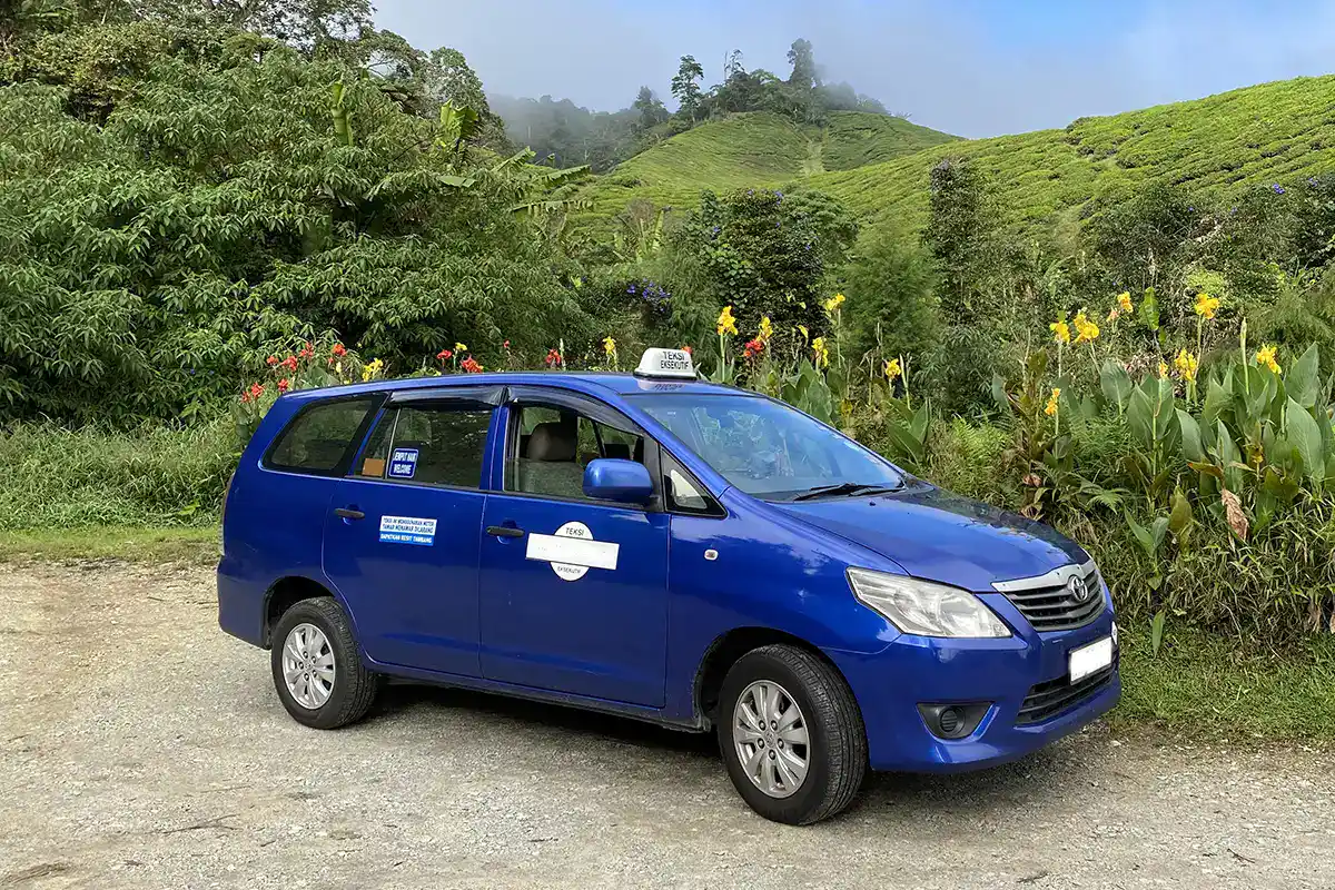 Blue Toyota Innova MPV used by My Little Taxi for private transfers from Kuala Lumpur to Cameron Highlands, offering comfort and reliability for long-distance travel.