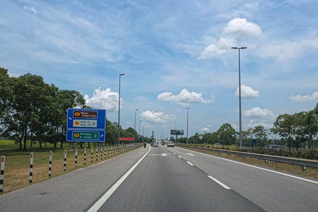 Kuala Lumpur to KLIA airport transfer route sign for KLIA T1 and KLIA T2